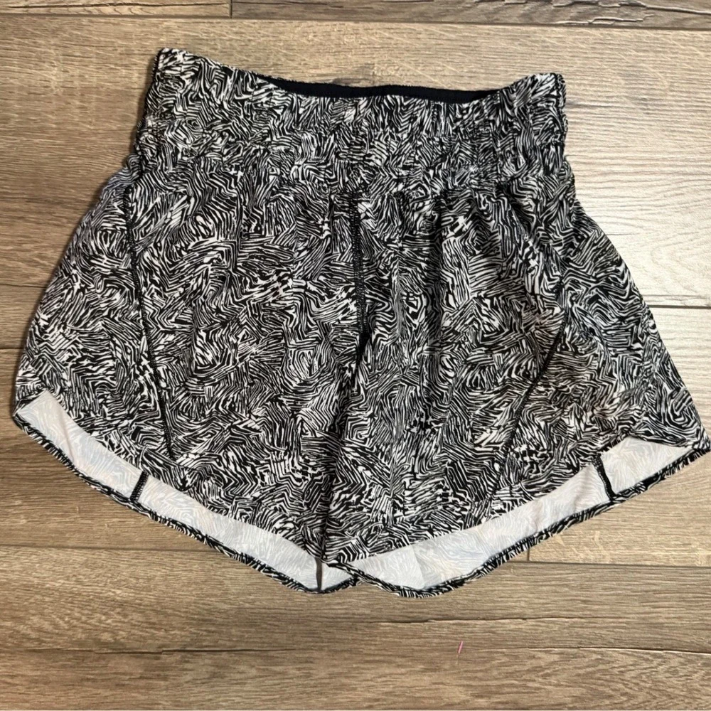 Lululemon Hotty Hot‎ Shorts Black White Zebra Athletic Women's Size 4